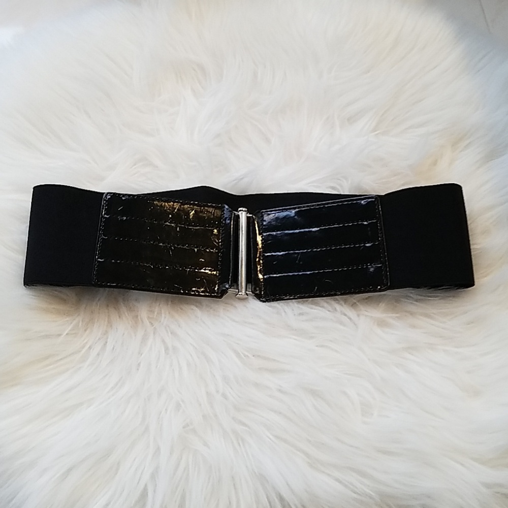 Express Reversible Black & White Belt Size Small